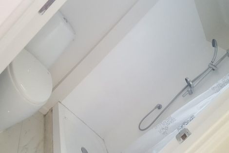 Photo of property in 183 Glenfield Road, Hillcrest, Auckland, 0627