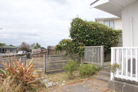 Photo of property in 2 Archbold Street, Newlands, Wellington, 6037