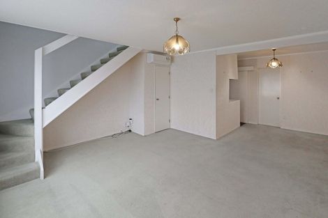 Photo of property in 52 Roxburgh Street, Mount Victoria, Wellington, 6011