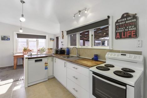 Photo of property in 51 Nash Parade, Foxton Beach, Foxton, 4815