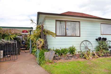 Photo of property in 53 Manuroa Road, Takanini, 2112
