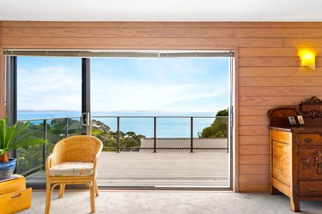 Photo of property in 1/272 Whangaparaoa Road, Red Beach, 0932