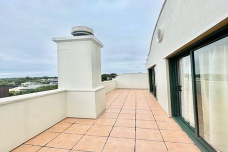 Photo of property in 1/881 East Coast Road, Northcross, Auckland, 0632