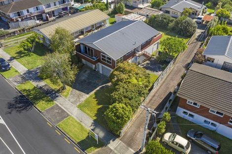 Photo of property in 104 Te Atatu Road, Te Atatu South, Auckland, 0610