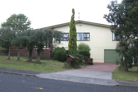 Photo of property in 8 Fitzherbert Avenue, West Harbour, Auckland, 0618