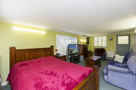 Photo of property in 46 Pinehaven Road, Pinehaven, Upper Hutt, 5019