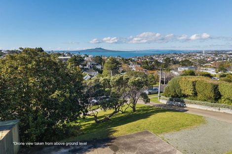 Photo of property in 29a Parr Terrace, Castor Bay, Auckland, 0620