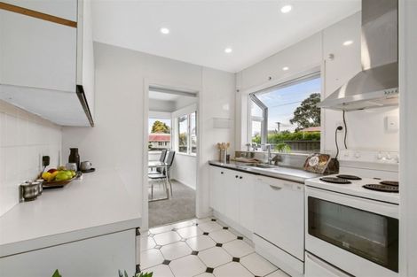 Photo of property in 14 Taupo Street, Green Bay, Auckland, 0604