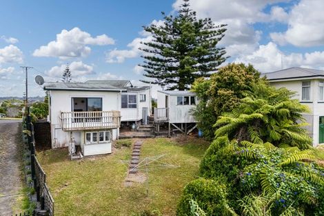 Photo of property in 92 Knights Road, Rothesay Bay, Auckland, 0630