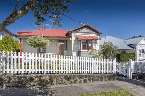 Photo of property in 37 Kiwi Road, Stanley Point, Auckland, 0624