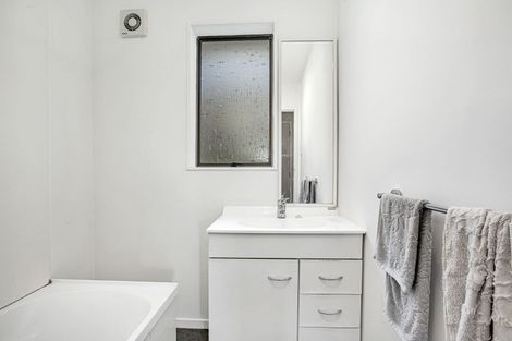 Photo of property in 2 Harold Grove, Stokes Valley, Lower Hutt, 5019