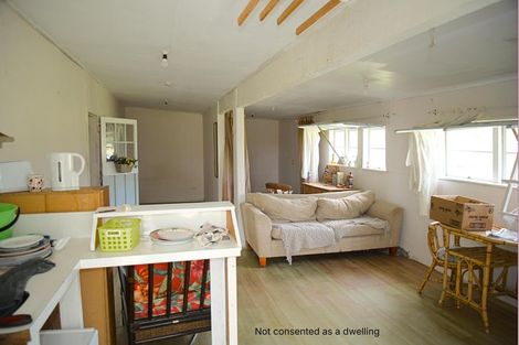 Photo of property in 37 Te Pua School Road, Helensville, 0875