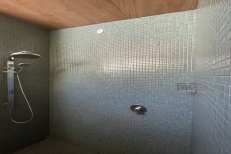 Photo of property in 24 Beacon Hill Road, Strathmore Park, Wellington, 6022