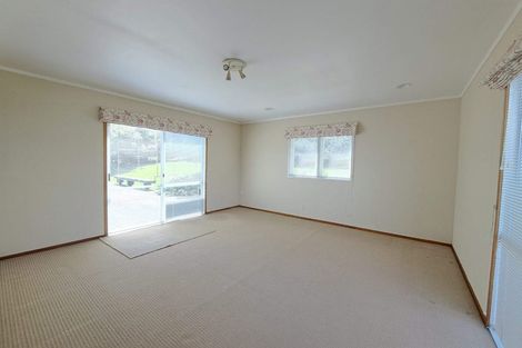 Photo of property in 5 South Pacific Place, Henderson, Auckland, 0612