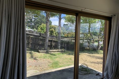 Photo of property in 2/371 Wairau Road, Totara Vale, Auckland, 0629