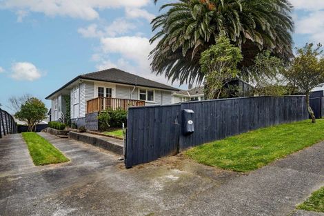 Photo of property in 15 Penguin Grove, Waitangirua, Porirua, 5024