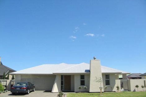 Photo of property in 72 Willowview Drive, Redwood, Christchurch, 8051