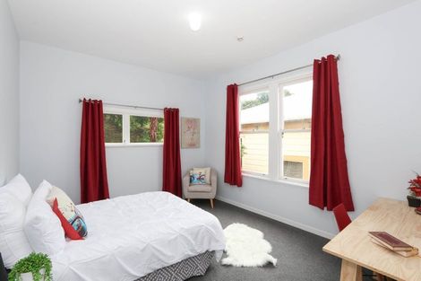 Photo of property in 70 Kelburn Parade, Kelburn, Wellington, 6012