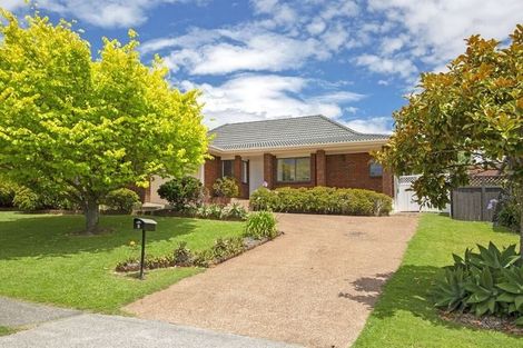 Photo of property in 8 Loloma Drive, Half Moon Bay, Auckland, 2012