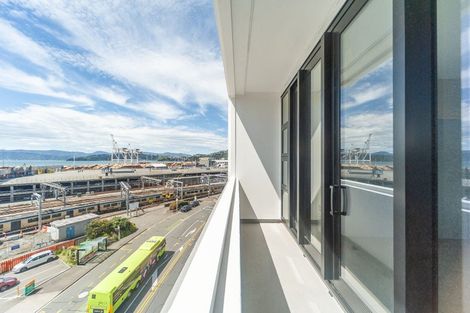 Photo of property in Endeavour Apartments, 8/125 Thorndon Quay, Pipitea, Wellington, 6011