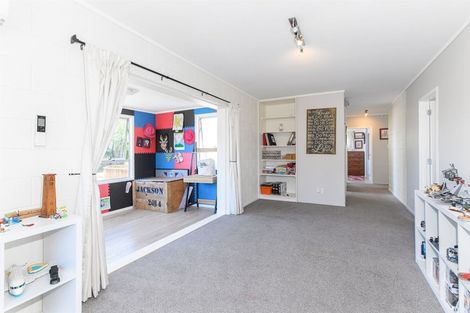 Photo of property in 112 Lincoln Park Avenue, Massey, Auckland, 0614
