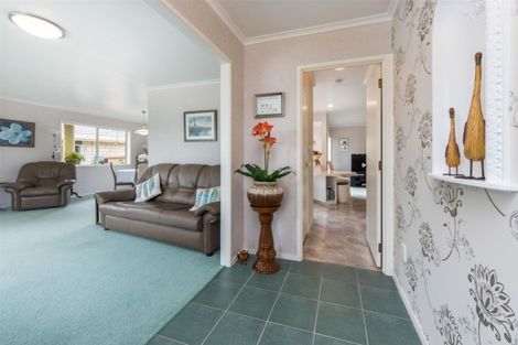 Photo of property in 2/35 Headcorn Place, Botany Downs, Auckland, 2010