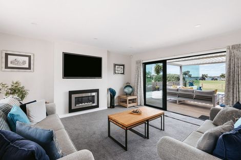 Photo of property in 26 Harbour View Road, Omokoroa, 3114