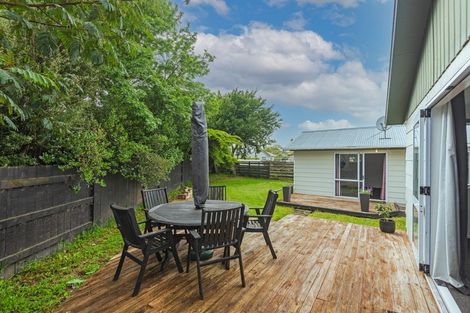 Photo of property in 32 Cumberland Place, Kelvin Grove, Palmerston North, 4414