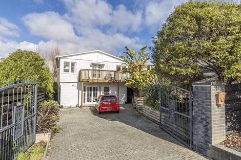 Photo of property in 78 Grays Road, Camborne, Porirua, 5026