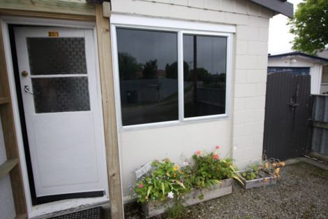 Photo of property in 21 Waterloo Crescent, Hokowhitu, Palmerston North, 4410