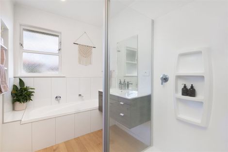 Photo of property in 4b Lynwood Place, Brookfield, Tauranga, 3110