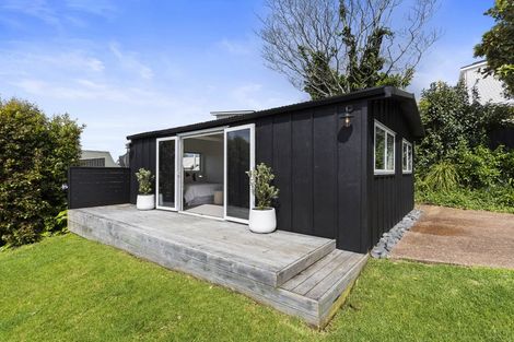 Photo of property in 3 Francis Avenue, Stanmore Bay, Whangaparaoa, 0932