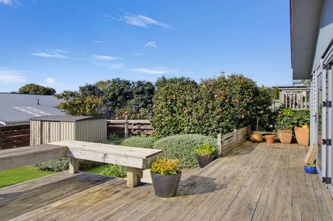 Photo of property in 5 Mayfair Place, Westown, New Plymouth, 4310