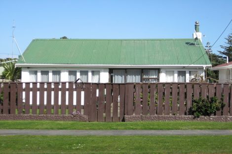 Photo of property in 13 Aotea Street, Castlecliff, Whanganui, 4501