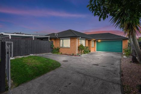 Photo of property in 5 Gerona Crescent, Hillpark, Auckland, 2102