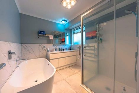 Photo of property in 8 Red Oak Place, Schnapper Rock, Auckland, 0632