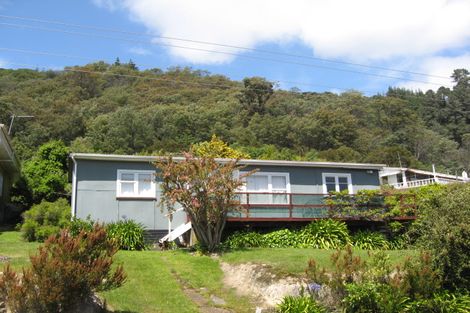 Photo of property in 39 Milton Terrace, Picton, 7220