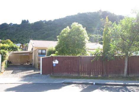 Photo of property in 6 Edmund Lomas Grove, Birchville, Upper Hutt, 5018