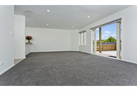 Photo of property in 5/14 Fields Parade, Oteha, Auckland, 0632
