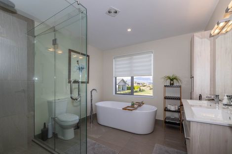 Photo of property in 28 Minaret Ridge, Wanaka, 9305