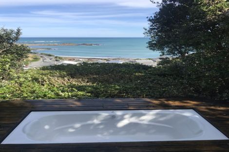 Photo of property in 10 Cave Road, Houghton Bay, Wellington, 6023