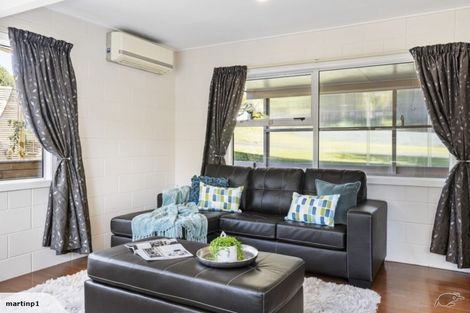 Photo of property in 1/2 Flavia Close, Torbay, Auckland, 0630