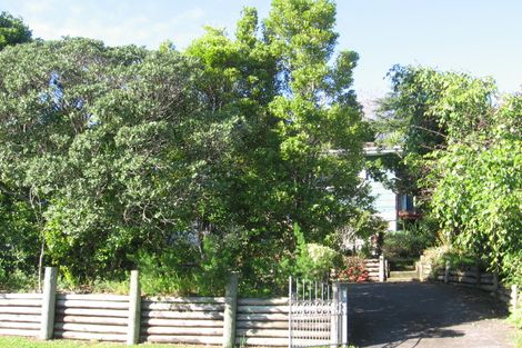 Photo of property in 135 Wirihana Road, Titirangi, Auckland, 0604