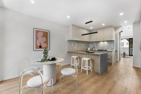 Photo of property in 6a Waiohua Road, Greenlane, Auckland, 1061