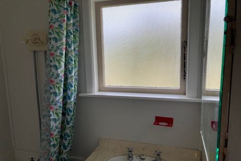 Photo of property in 52 Salford Street, Newlands, Wellington, 6037