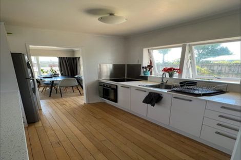 Photo of property in 3/166 East Coast Road, Forrest Hill, Auckland, 0620