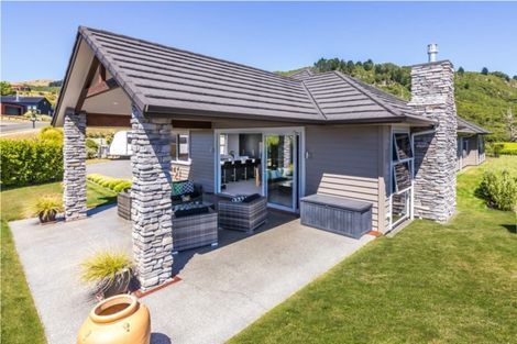 Photo of property in 13 Peregrine Place, Kinloch, Taupo, 3377