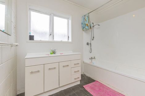 Photo of property in 17 Fernleigh Avenue, Waiuku, 2123