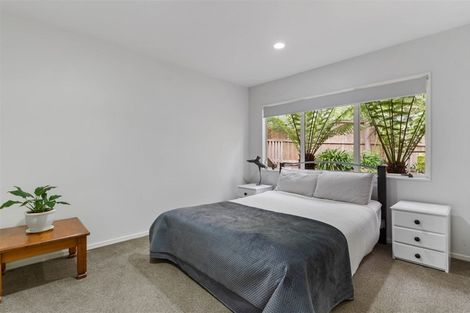 Photo of property in 11 Tyrico Close, Unsworth Heights, Auckland, 0632