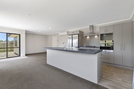 Photo of property in 4 Sandown Crescent, Aranui, Christchurch, 8061